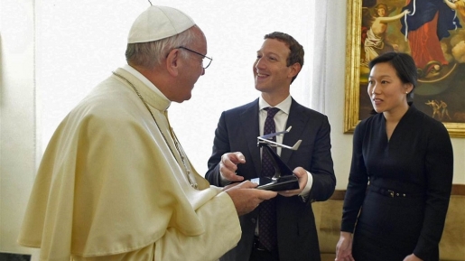 Paus Fransiskus Terima Hadiah Khusus dari Mark Zuckerberg
