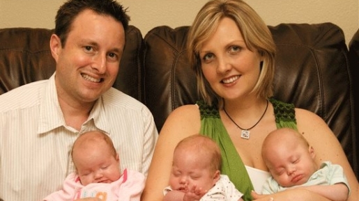 Kehilangan Tiga Anak, Pasangan Ini Malah Dianugerahi Anak Kembar Tiga