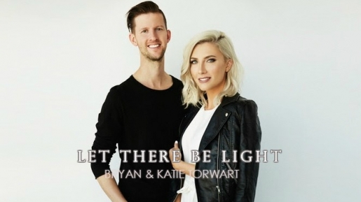 ‘Let There Be Light’ Bryan dan Katie Deklarasikan Terang Tuhan