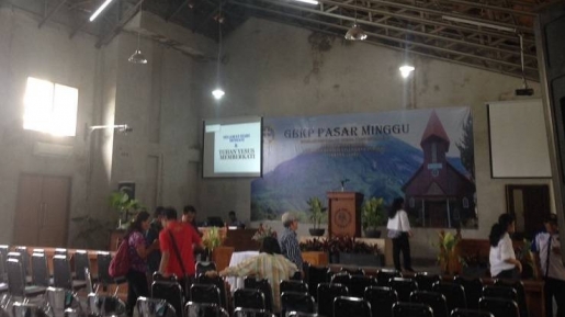 Pendeta GBKP Pasar Minggu Keluhkan Kondisi Ibadah di Kantor Kecamatan