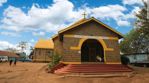 Negara Ini Cat Masjid dan Gereja Dengan Warna Kuning