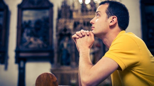 Gak Ada yang Lebih Seksi Dari Punya Suami yang Rajin Berdoa