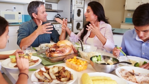 Perdebatan di Meja Makan Rusak Momen Tahun Baru? Hindari Dengan Ini…