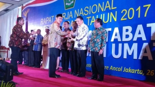 Umat Beragamanya Hidup Rukun, Walikota Tomohon Raih Harmony Award