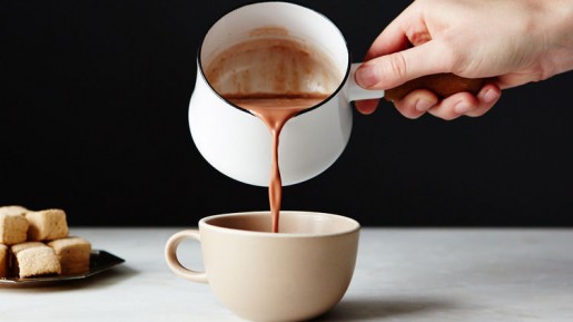 Pengen Tahu Alasan Minum Cokelat Panas Buruk Bagi Kesehatan? Yuk Baca Artikel Ini…