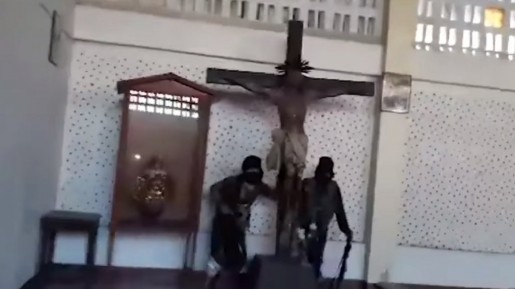 Sadis! Video Ini Tunjukkan Aksi Brutal Teroris ISIS Hancurkan Sebuah Gereja Katolik di Marawi