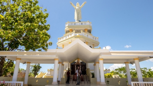 Menatap Patung Kristus Raja di Ketinggian Langit Saumlaki Maluku