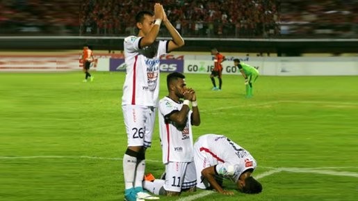 Rayakan Gol dengan Berdoa Sesuai Agamanya, Gambar Tiga Pesepakbola Indonesia Ini Langsung Viral