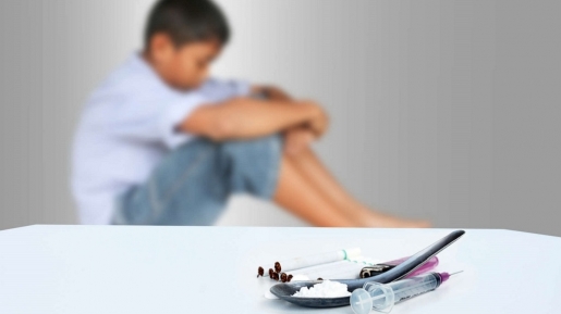 6 Risiko Paling Fatal Ini yang Terjadi Pada Anak yang Punya Orangtua Pecandu Narkoba