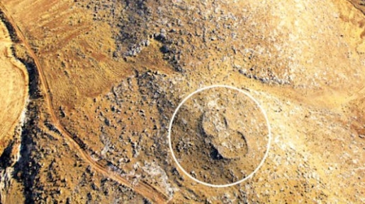 Arkeolog Temukan ‘Jejak Kaki Tuhan’ di Sungai Yordan, Benar Nggak Ya?