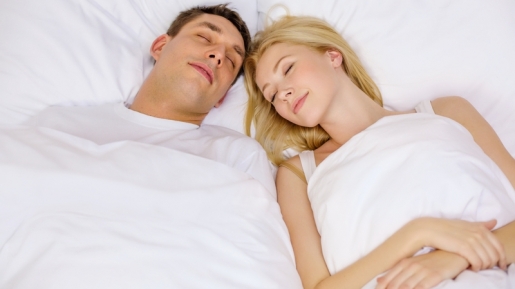 Wajib Tahu, Inilah Manfaat dan Dasar Alkitab Suami-Istri Harus Tidur Bersama Seranjang