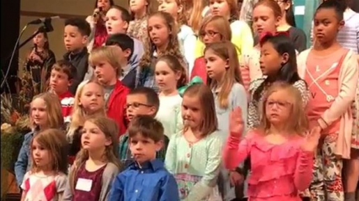 Nyanyi Bareng Paduan Suara Gereja, Aksi Gadis 6 Tahun Ini Malah Jadi Viral