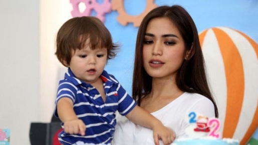 Besarkan Anak Seorang Diri Itu Tak Mudah! 4 Hal Ini yang Bikin Single Parent Patut Dipuji