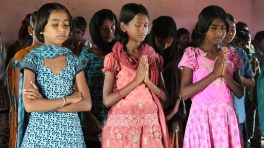 Karena Iman, Dua Remaja Bersaudara Laos Ini Diperlakukan Keluarga Secara Tak Manusiawi
