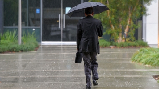 4 Hal Ini Harus Kamu Persiapin Supaya Hujan di Pagi Hari Gak Hambat Perjalanan ke Kantor