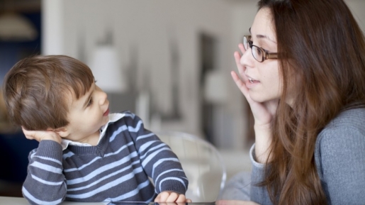 Parents, Kebiasaan Memuji yang Salah Ini Justru Buruk Bagi Anak Loh!