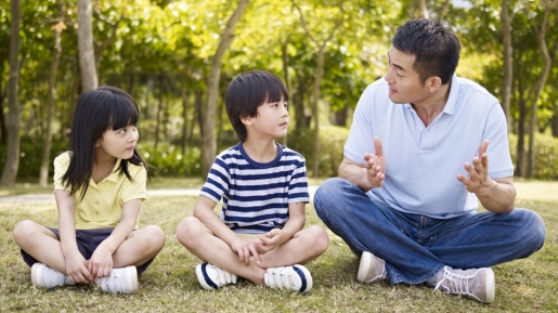 Anak-anakmu Suka Ngucapin Kata-kata Jelek? Ajari Mereka dengan 5 Langkah Ini