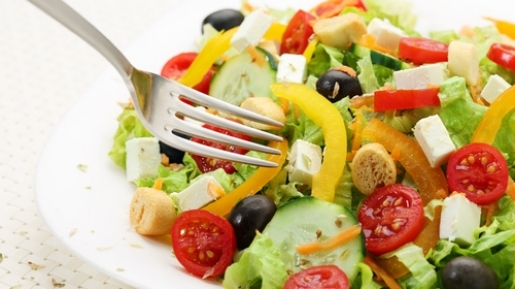 Sudahkah Kamu Rajin Makan Salad Sayur? Menu Sehat Ini Punya 6 Manfaat Kesehatan Loh