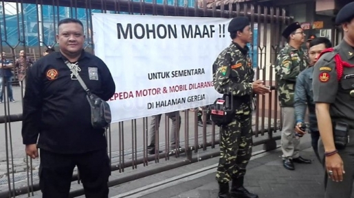 Minggu Pertama Pasca Teror Bom Surabaya, Gereja-gereja Dijaga Ketat Pasukan Bersenjata