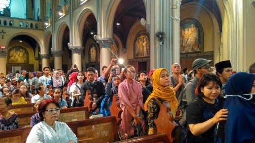 Redakan Ketegangan Umat Beragama, Dua Gereja Ini Gelar Buka Puasa Bareng Umat Muslim