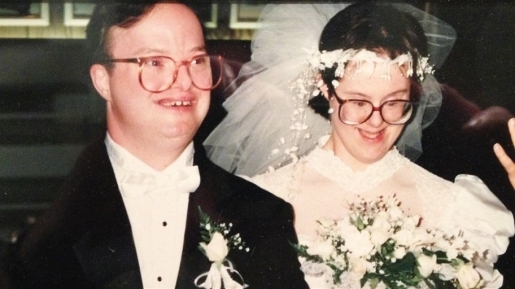 Duh Langgengnya, Pasangan Down Syndrome Ini Rayakan Anniversary Pernikahan ke-25 Tahun