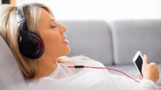 Susah Tidur Bikin Hidupmu Kacau? Coba Dengar Jenis Musik Ini