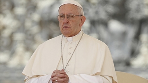 Paus Larang Imam Katolik Pungut Biaya Nikah dan Pemakaman