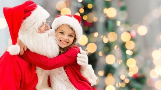Orangtua, Ubah Peran Anak Dari Hanya Penggemar Santa Claus Jadi Santa Claus Beneran