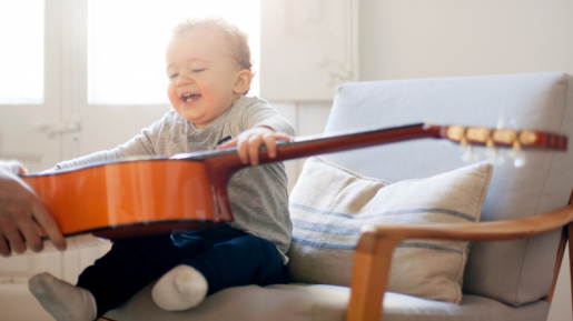 Selain Bikin Cerdas, Musik Juga Punya 6 Manfaat Penting Buat Anak Loh!