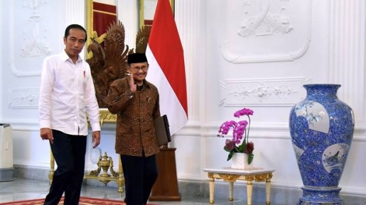 Habibie Ingatkan Masyarakat Indonesia Seimbangkan Pengetahuan, Budaya dan Agama