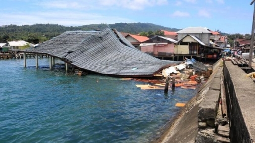 Karena Gempa 7.1 Maluku & Manado, Rumah dan Gereja Rusak Parah. Walkot Minta Warga Tenang