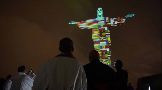 Doakan Wabah Corona, Patung Yesus Memberkati Brasil Dihiasi Bendera Dari Berbagai Negara