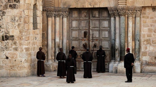 Sambut Paskah, Pemimpin Gereja Katolik Roma Berdoa di Jalan Salib Via Dolorosa yang Kosong