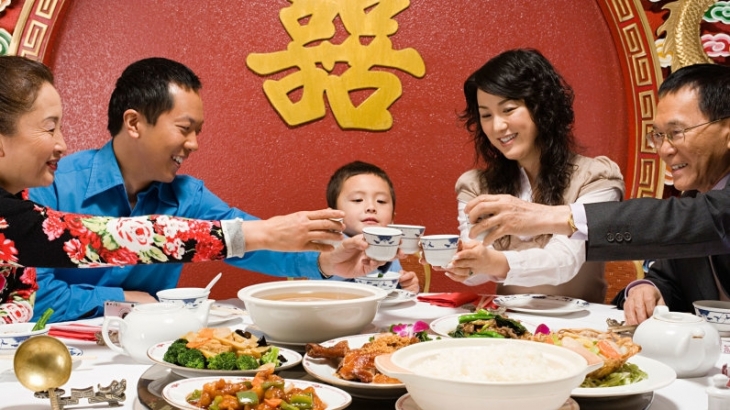 Ini yang Perlu Kamu Tahu Soal Uniknya Tradisi Imlek Keluarga Tionghoa