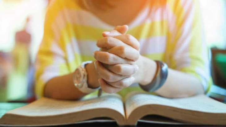 Ini Alasan Kenapa Kita Harus Berdoa Sebelum Baca Alkitab