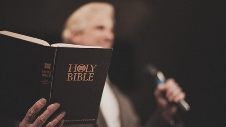 5 Jenis Khotbah yang Sering Didengar Orang Kristen di Gereja