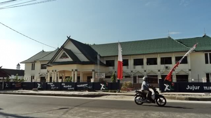 Kepala Sekolah Ini Lestarikan Toleransi Dengan Bangun 3 Rumah Ibadah di Sekolah