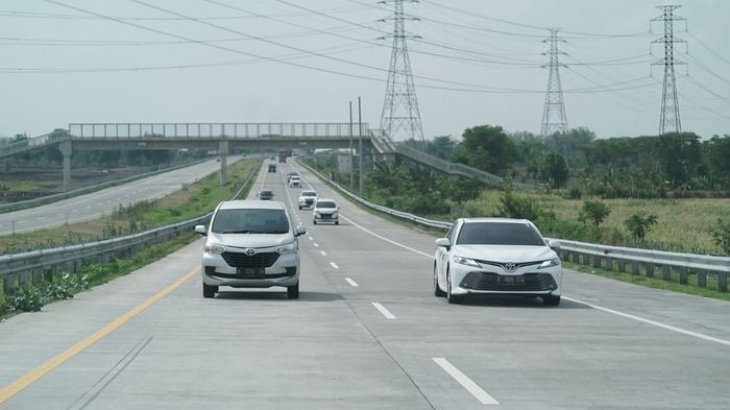 Biar Liburan Aman Saat Berkendara di Tol, Yuk Patuhi 5 Aturan Mengemudi Ini…