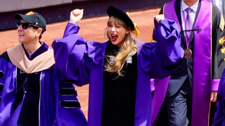 Dapat Gelar Doktor, Taylor Swift Sampaikan 3 Pesan Inspiratif Untuk Semua Anak Muda
