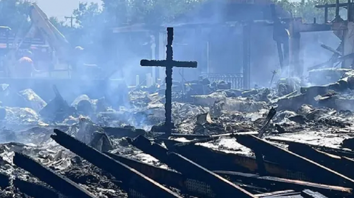 Ajaib! Seluruh Gedung Gereja Ini Terbakar Kecuali Salib