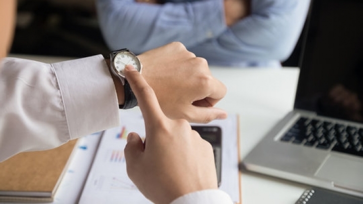 Bukan Cari-cari Alasan, Sampaikan Ini ke Atasan Jika Telat Masuk Kantor