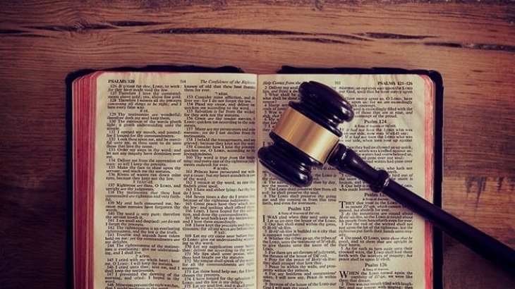 15++ Ayat Alkitab Tentang Cara Tuhan Nyatakan Keadilan di Tengah Dunia