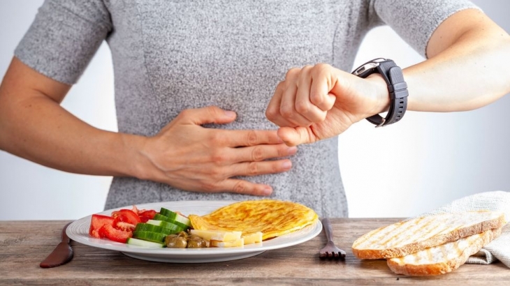 Biar Berhasil Jalani Diet Intermittent Fasting, Hindari Lakukan Kebiasaan Ini…