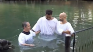Dibaptis Persis di Tempat Yesus Dibaptis, Lecrae Jelaskan Makna Kematian & Kebangkitan