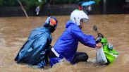 Banjir Jakarta Hambat Kerja, Ini yang Perlu Pengemudi Ojol Lakukan Saat Motor Mogok