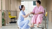 Punya Istri Perawat, Suami Perlu Lakukan Ini Buat Bantu Perjuangannya