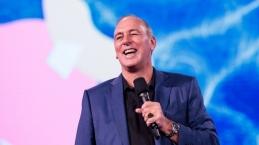 Brian Houston Bantah Tudingan Adanya Skandal Keuangan Perpuluhan di Gereja Hillsong