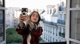 Belajar 3 Kesalahan Digital Marketing Lewat Film Serial ‘Emily in Paris’. Jangan Ditiru!