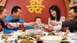 Ini yang Perlu Kamu Tahu Soal Uniknya Tradisi Imlek Keluarga Tionghoa