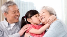 Iniloh 5 Alasan Kenapa Pengasuhan Anak Harus Libatkan Kakek Nenek